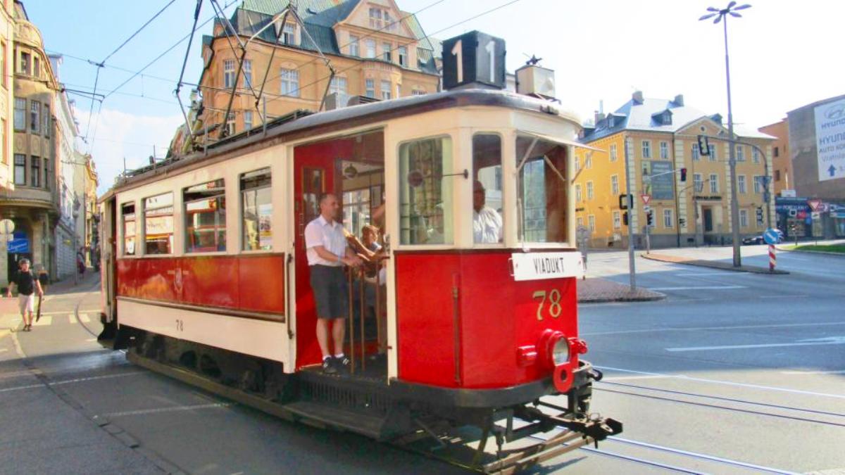 Historická tramvaj na Šaldově náměstí v Liberci