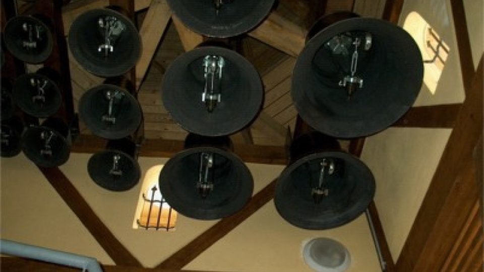 Ve věži je celkem 22 zvonů