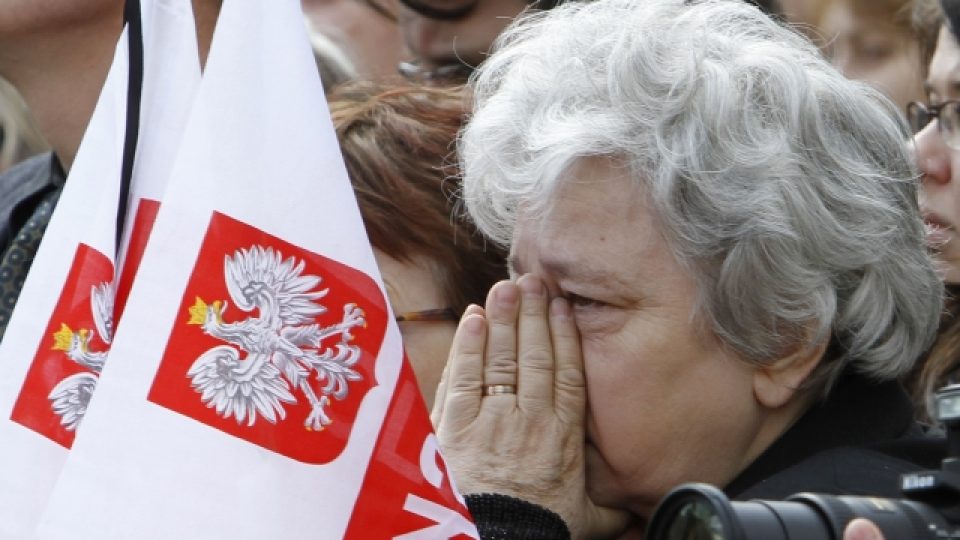 Polsko se loučí s oběťmi leteckého neštěstí u Smolensku.jpg  