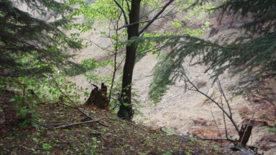 Sesuv půdy v Bukovci na Jablunkovsku | foto: Hasičský záchranný sbor MS kraje Sesuv půdy v Bukovci na Jablunkovsku