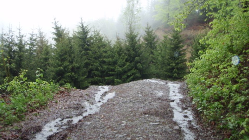 Sesuv půdy v Bukovci na Jablunkovsku | foto: Hasičský záchranný sbor MS kraje Sesuv půdy v Bukovci na Jablunkovsku