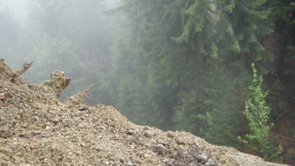 Sesuv půdy v Bukovci na Jablunkovsku | foto: Hasičský záchranný sbor MS kraje Sesuv půdy v Bukovci na Jablunkovsku