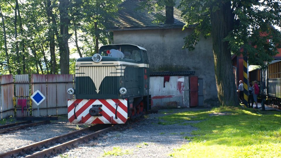Jedna z lokomotiv na nádraží v Třemešné ve Slezsku