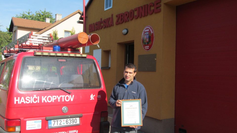 Předseda SDH v Kopytově František Mlynkec s certifikátem