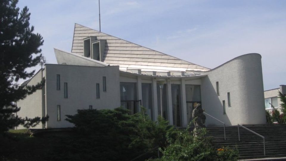Kostel sv. Josefa se dočkal oficiálního svěcení až v roce 1991