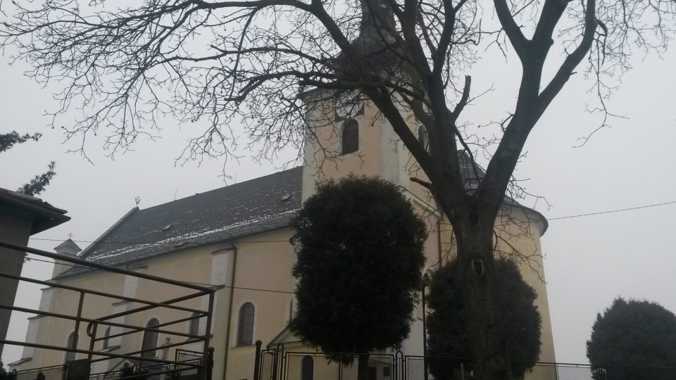 Barokní kostel sv. Matouše stojí na místě původního dřevěného kostela