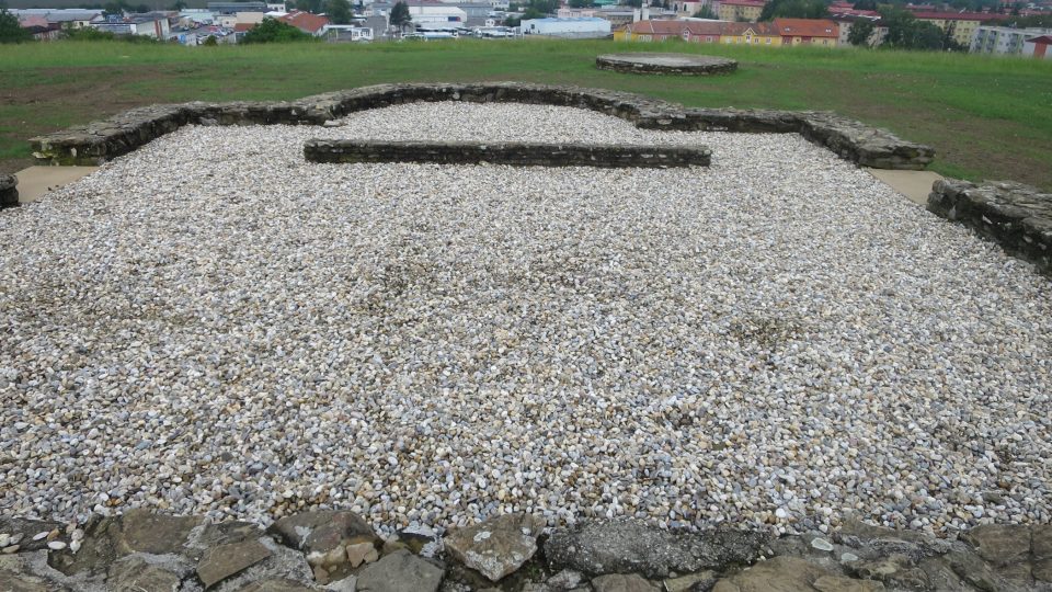 Sakrální objekt pochází z přelomu 8. a 9. století | foto: Saskia Mišová, Český rozhlas Sakrální objekt pochází z přelomu 8. a 9. století