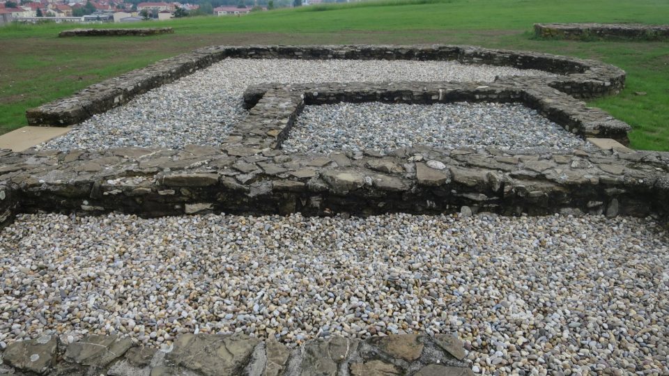 Archeologové na výšině objevili velkomoravský kostel a celý církevní areál | foto: Saskia Mišová Archeologové na výšině objevili velkomoravský kostel a celý církevní areál