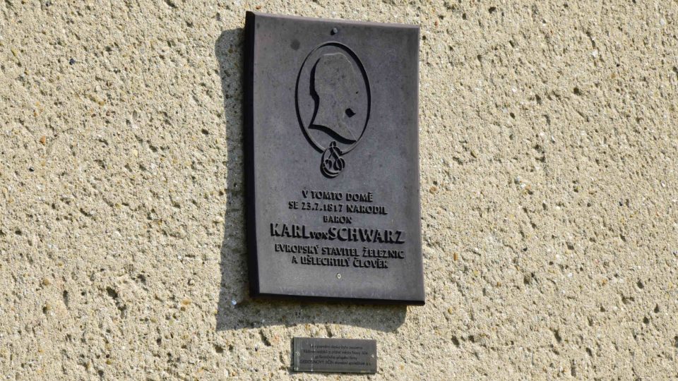 Pamětní deska Karla Schwarze na jeho rodném domě