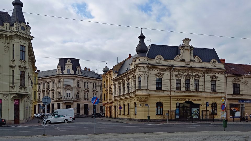 Síť ulic, jak je v okolí náměstí Svatopluka Čecha navrhl Camillo Sitte