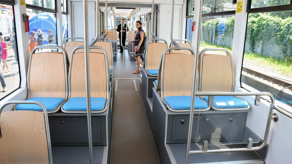 Interiér nové tramvaje Stadler pro Ostravu