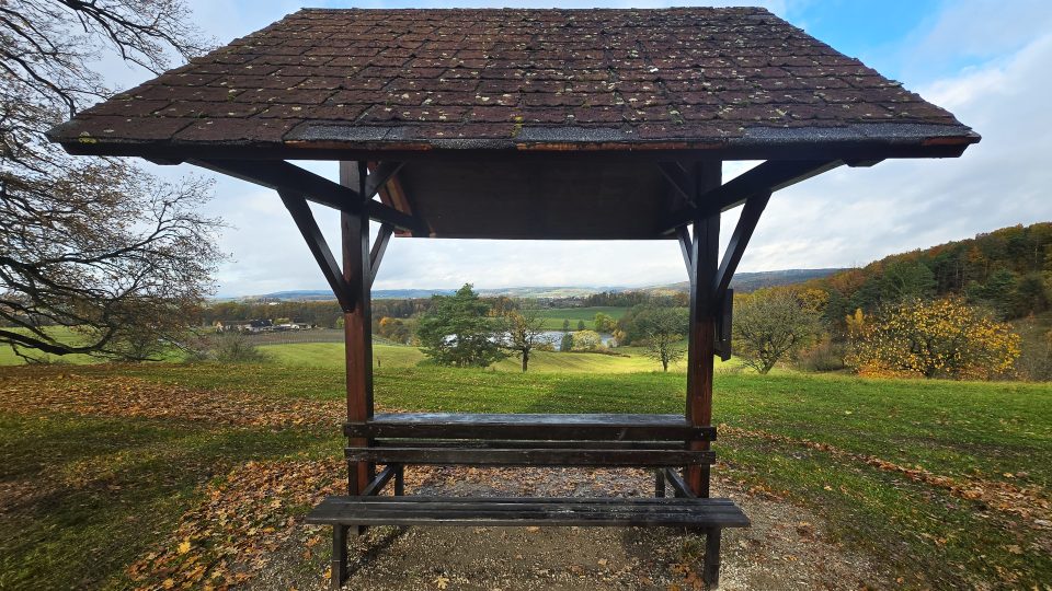 Turistické zastavení na Byšičkách | foto: Vladislava Wildová, Český rozhlas Turistické zastavení na Byšičkách