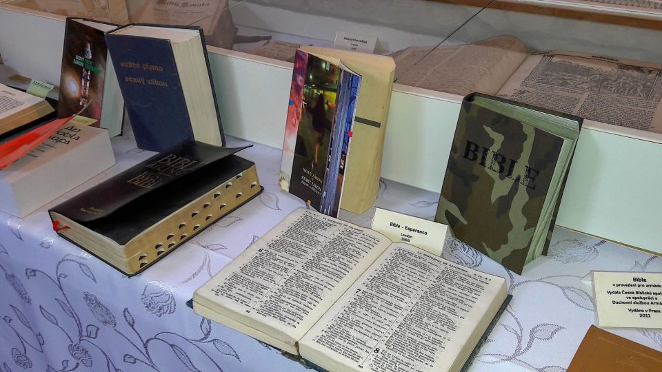 Muzeum Bible v Jablunkově schraňuje stovky výtisků