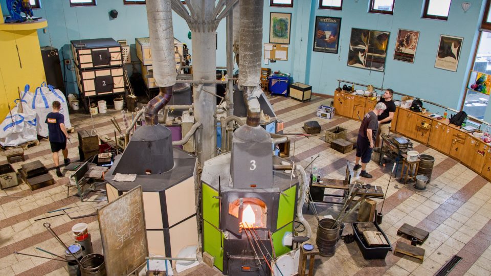 Sklářská huť z ochozu muzea | foto: Jaroslav Hoření, Český rozhlas Sklářská huť z ochozu muzea