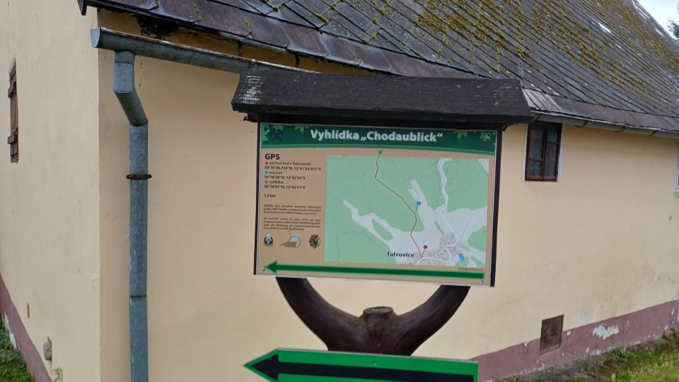 Cesta z Tatrovic na vyhlídku je dobře značená | foto: Jana Strejčková, Český rozhlas Cesta z Tatrovic na vyhlídku je dobře značená