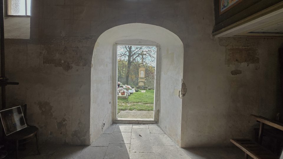 Pohled z kostela sv. Petra a Pavla na Byšičkách | foto: Vladislava Wildová, Český rozhlas Pohled z kostela sv. Petra a Pavla na Byšičkách