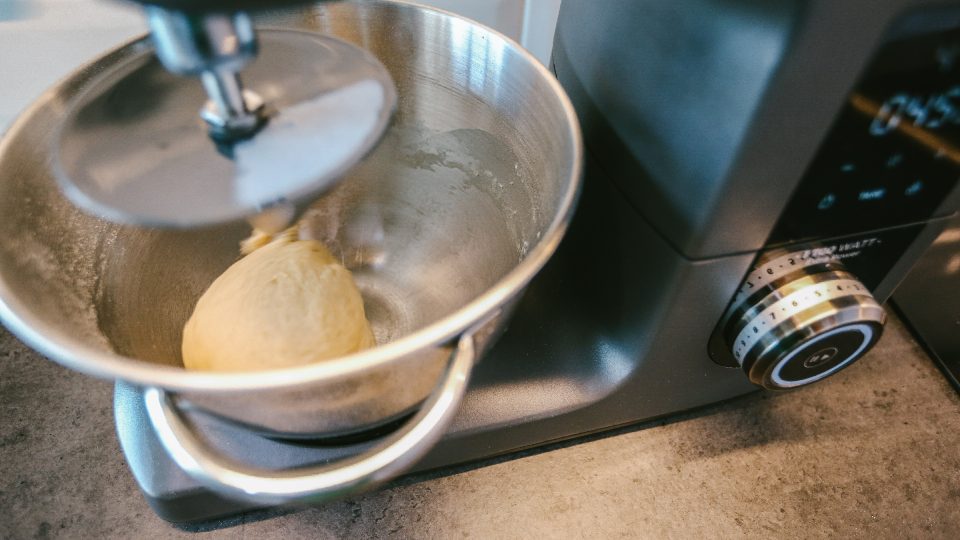 V robotu zpracujeme hladké těsto