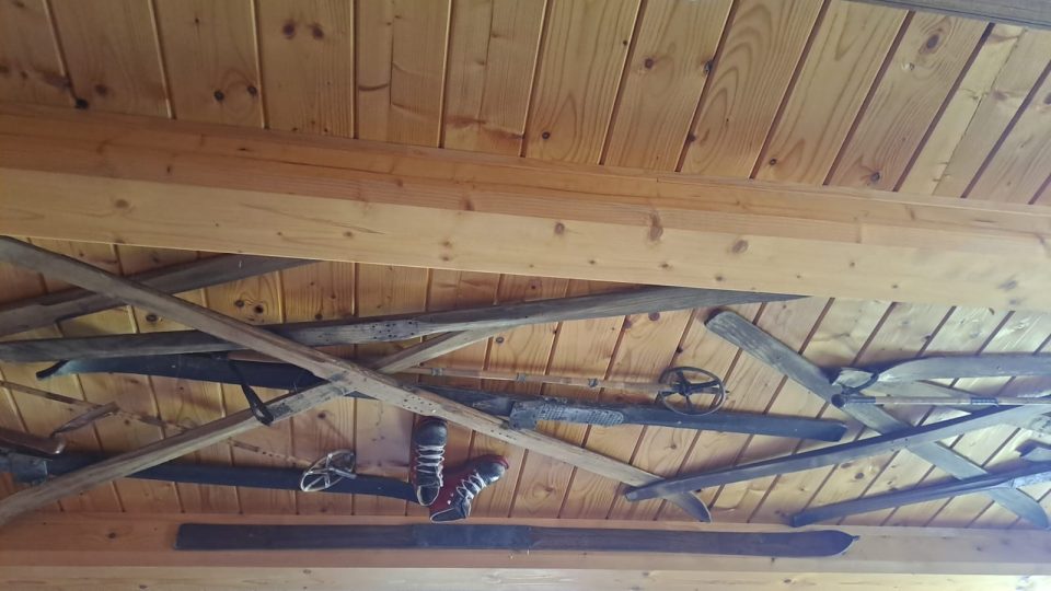 Chata Skalka, stropová výzdoba :) | foto: Romana Kubicová, Český rozhlas Chata Skalka, stropová výzdoba :)