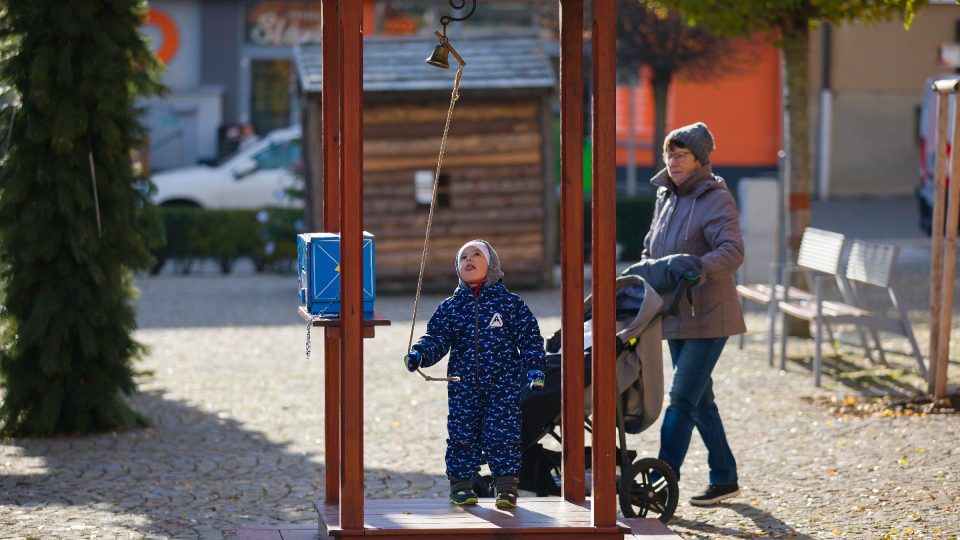 Nejen pro děti je připravena zvonička i se schránkou na dopisy pro Ježíška