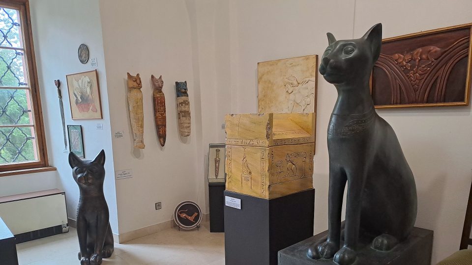 V přízemí zámku najdete i Muzeum kočky | foto: Zdeněk Zajíček, Český rozhlas V přízemí zámku najdete i Muzeum kočky