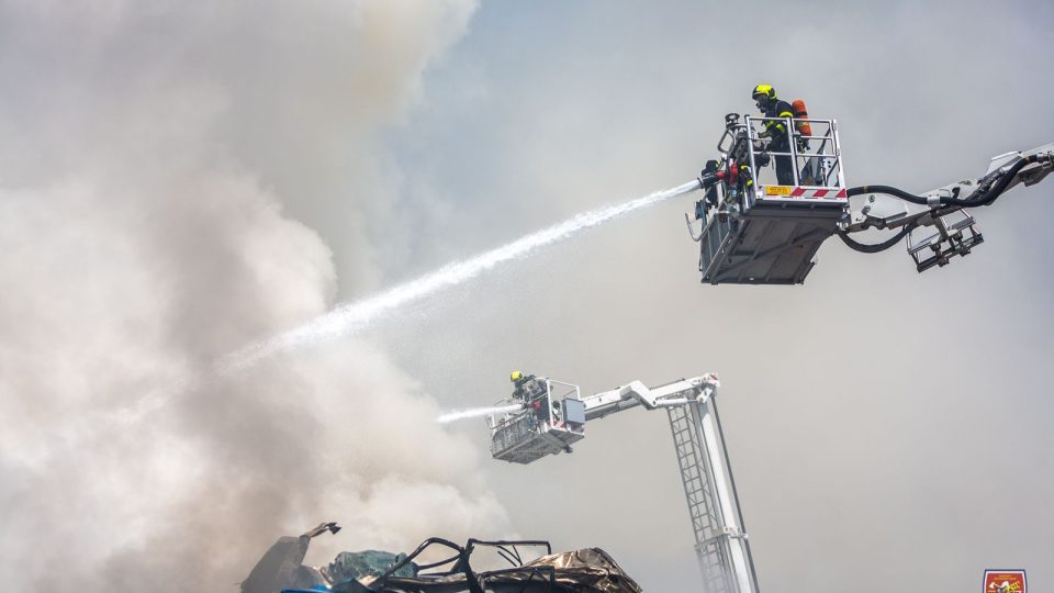 Požár vrakoviště v Ostravě-Mariánských Horách