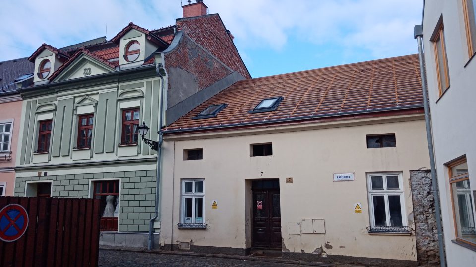 Dům v Křižíkově ulici, pod kterým byla kuchyně objevena
