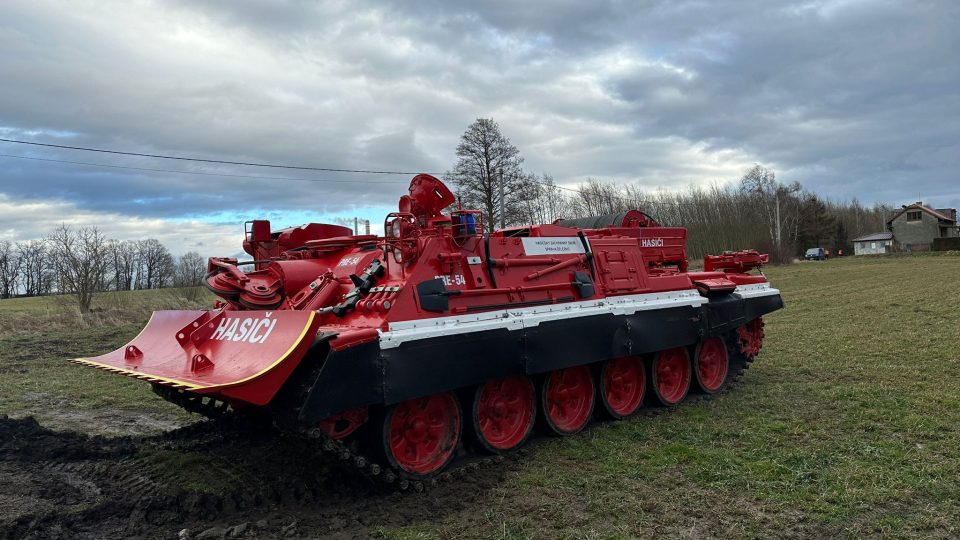 Speciální tank Správy železnic z Přerova na místě nehody u Dolní Lutyně na Karvinsku