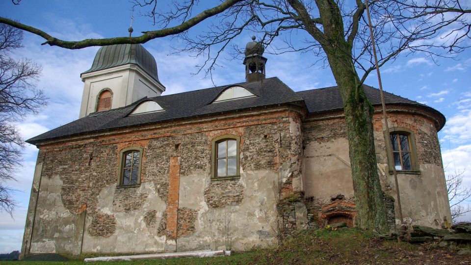 Kostel nad Jedlovou se postupně vrací do života