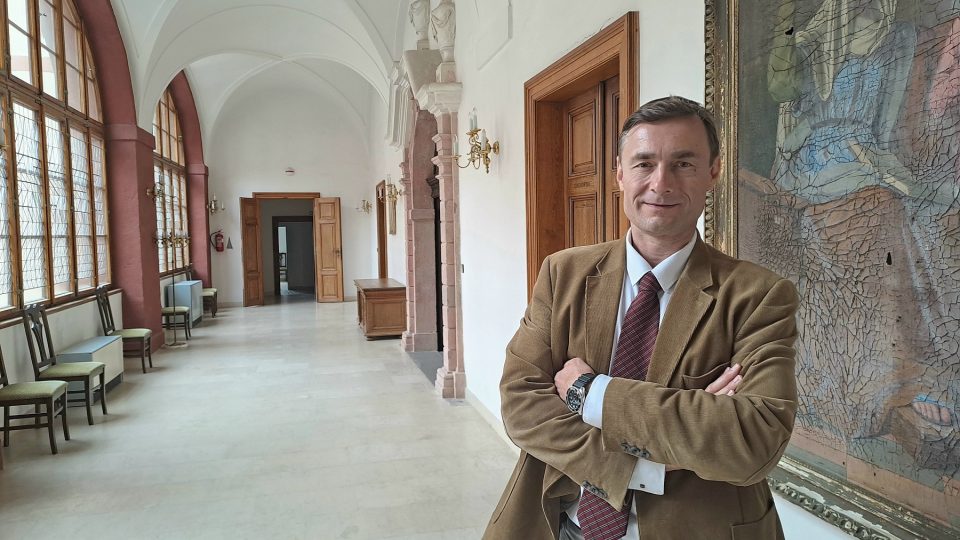 Zámkem ve Lnářích nás provedl Petr Mikeštík, jednatel společnosti Dvůr Lnáře | foto: Zdeněk Zajíček, Český rozhlas Zámkem ve Lnářích nás provedl Petr Mikeštík, jednatel společnosti Dvůr Lnáře