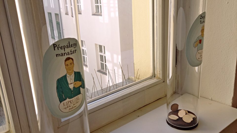 Skleněné válce na hlasování, kdo je jaký kafař | foto: Petra Štrymplová, Český rozhlas Skleněné válce na hlasování, kdo je jaký kafař