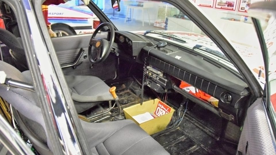 Speciální Tatra T623R má upravený interiér včetně téměř sportovních sedaček