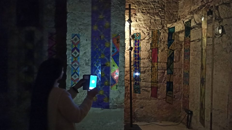 Audiovizuální expozice v podzemí baziliky nazvaná Cesta