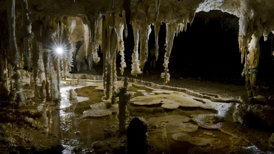 Jeskyně Emine Bojir Chasar Nižnij, bohumínští speleologové na Krymu v roce 2015