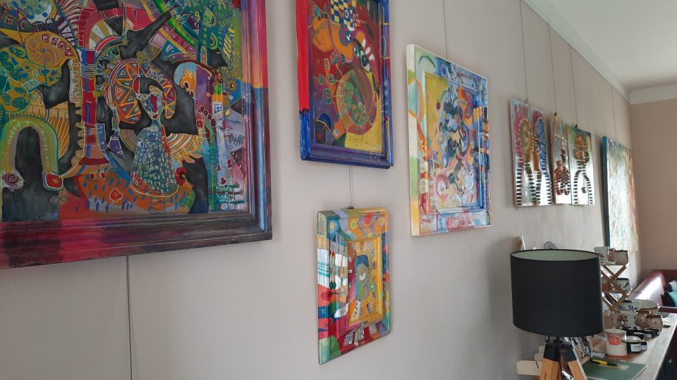 Kavárna ze staré nádražní budovy v Úvalnu u Krnova | foto: Iva Havlíčková, Český rozhlas Kavárna ze staré nádražní budovy v Úvalnu u Krnova