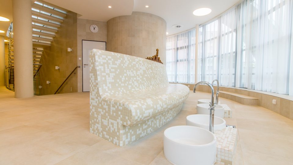 Voda v Lázních Hodonín je unikátní nízkou mineralizací a vysokým obsahem jódu | foto: Lázně Hodonín, s.r.o. Voda v Lázních Hodonín je unikátní nízkou mineralizací a vysokým obsahem jódu