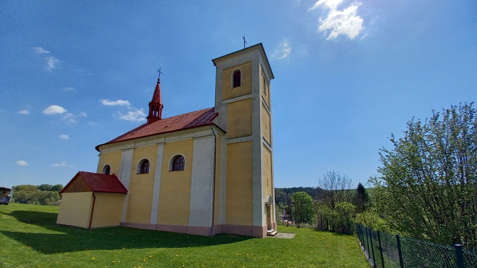 Kostel sv. Jana Křtitele a sv. Barbory v Lukavci