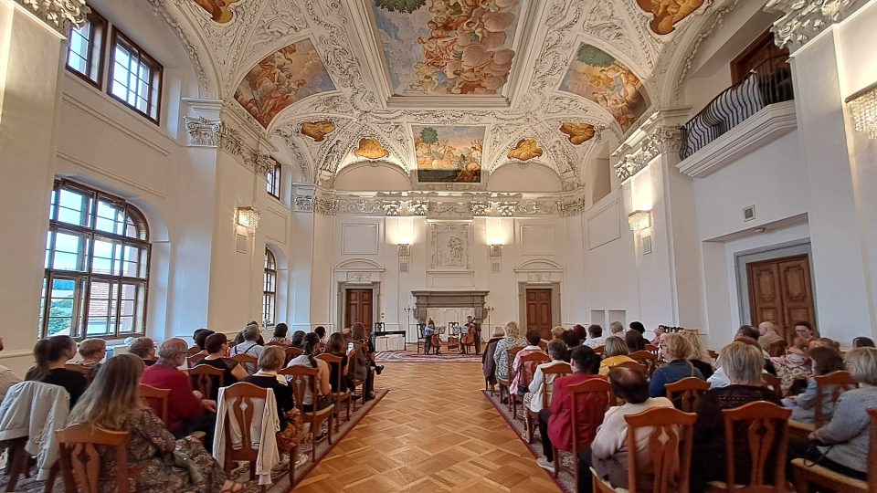 Ve velkém sále se konají svatby nebo příležitostné koncerty | foto: Zdeněk Zajíček, Český rozhlas Ve velkém sále se konají svatby nebo příležitostné koncerty