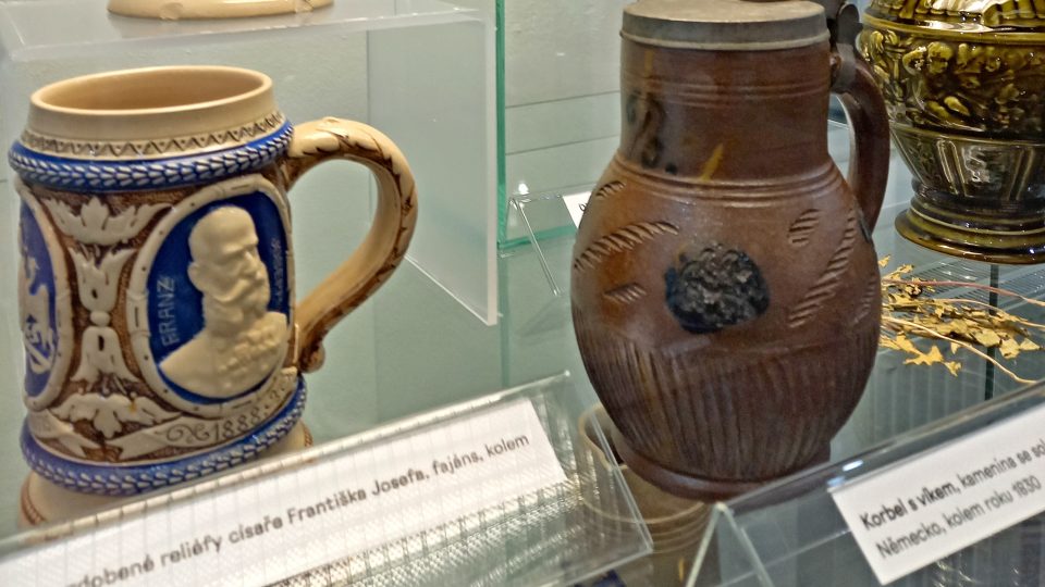 Výstava užitné i dekorativní keramiky