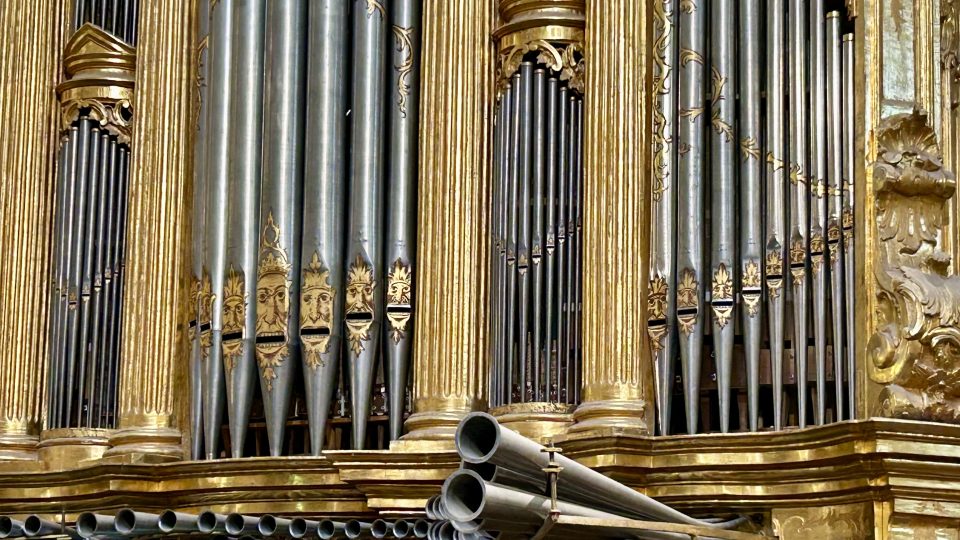 Jedno z varhanních "dvojčat" v katedrále v Cuence