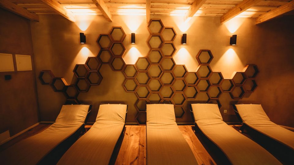 Originální včelí úl v Kurovickém lomu | foto: Martin Zelina Originální včelí úl v Kurovickém lomu