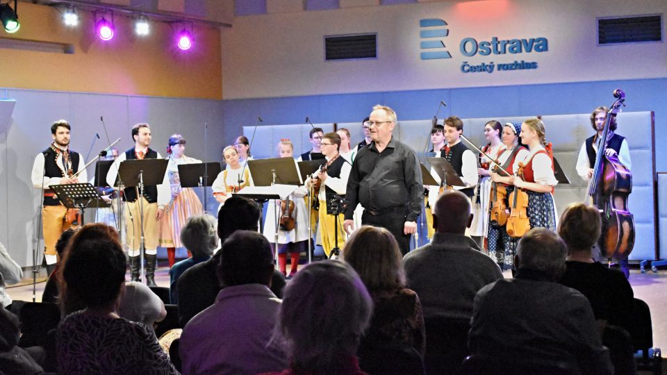 Jan Rokyta uvádí Orchestr lidových nástrojů Plzeňského kraje v cyklu Zpěvem k srdci