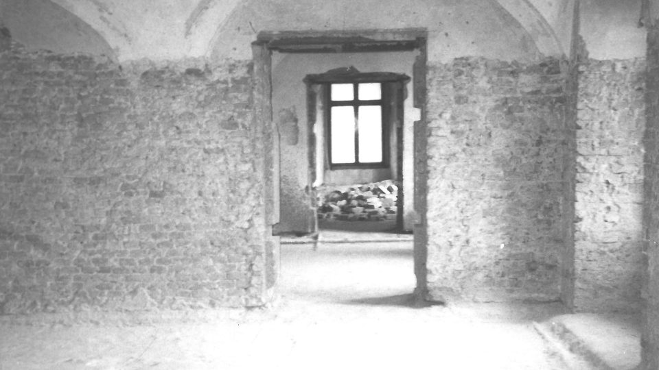 Pokoje v prvním patře před opravou zámku
