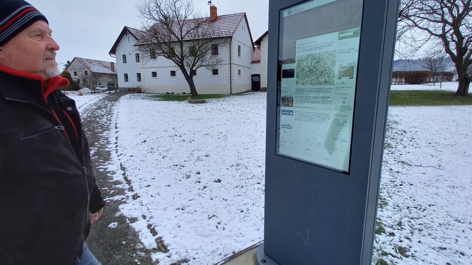 Informační panel poblíž Mendelova rodného domu