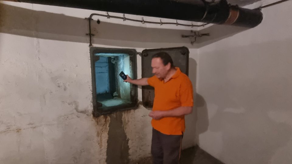 S technologem Jiřím Mikulcem v podzemí bunkru