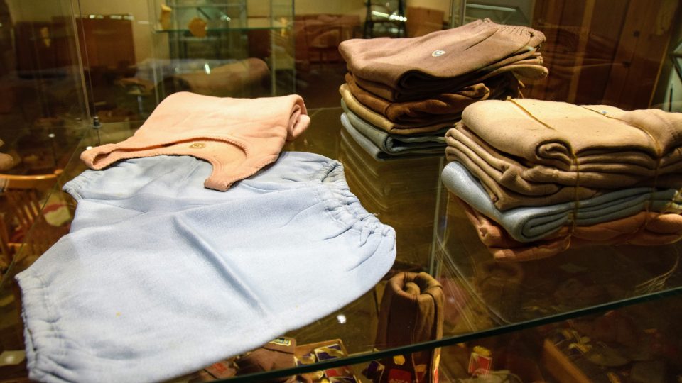 Dobové spodní prádlo - teplé košilky a bombarďáky