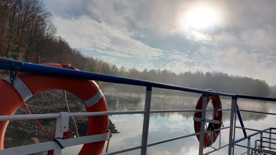 Volnou hladinu bez ledu využívají rybáři i otužilci
