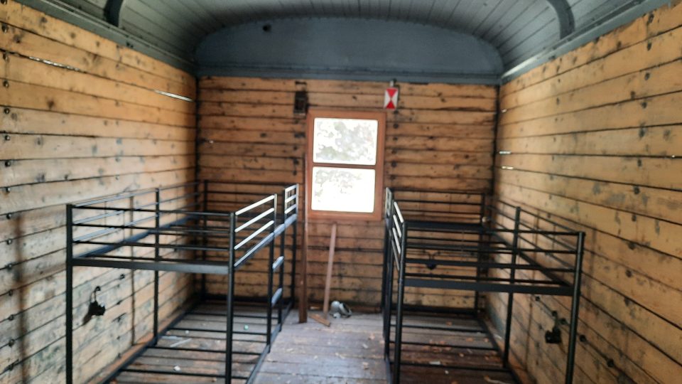 Netradiční ubytování v poštovním voze v Úvalnu u Krnova | foto: Iva Havlíčková, Český rozhlas Netradiční ubytování v poštovním voze v Úvalnu u Krnova