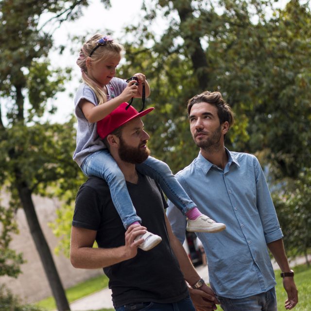 „V České republice žijí stovky a tisíce dětí,  které vyrůstají v rodinách,  kde je celý jejich život vychovávají dvě ženy nebo dva muži, " upozorňuje právnička Horáková | foto: tiskový servis platformy PROUD