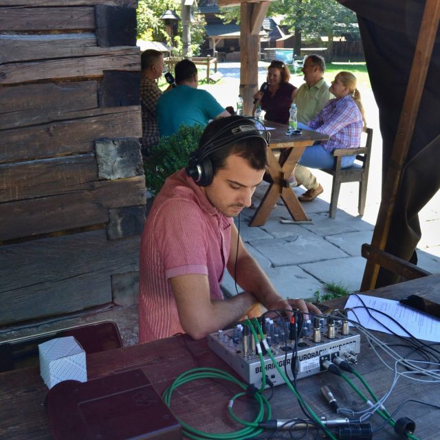 Mistr zvuku Vojtěch Dluhý. Přenos z Rožnova. Před pěti lety | foto: Daniel Martínek