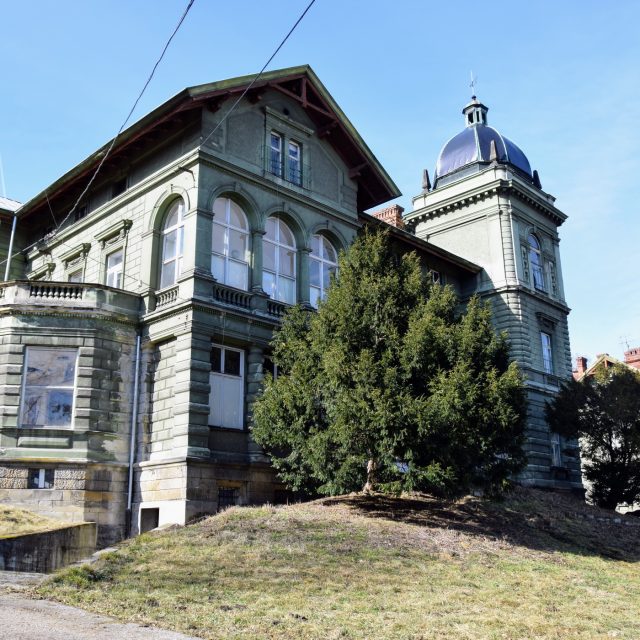 Zdevastované Hückelovy vily v Novém Jičíně jako hotel,  kongresové centrum nebo galerie. Takové představy navrhli studenti architektury.  | foto: Michal Polášek